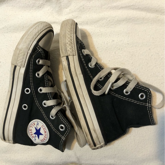 Kid’s High Top Converse All Star Youth size 11 in classic black - Picture 2 of 10